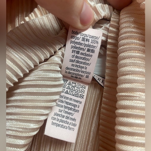 Victoria’s Secret Pleated Metallic/Shimmer Rose Gold Crop Top Size Medium - Picture 3 of 4